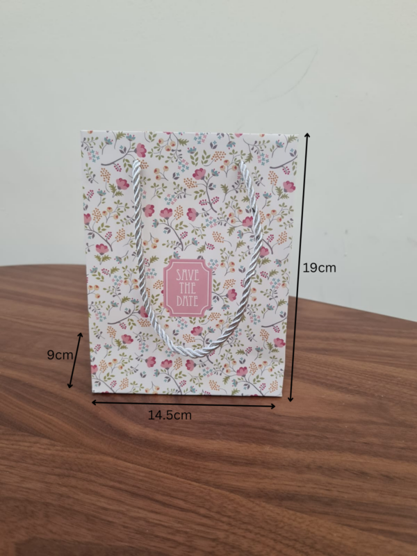 SOE-TP: white flower paper bag - Image 2